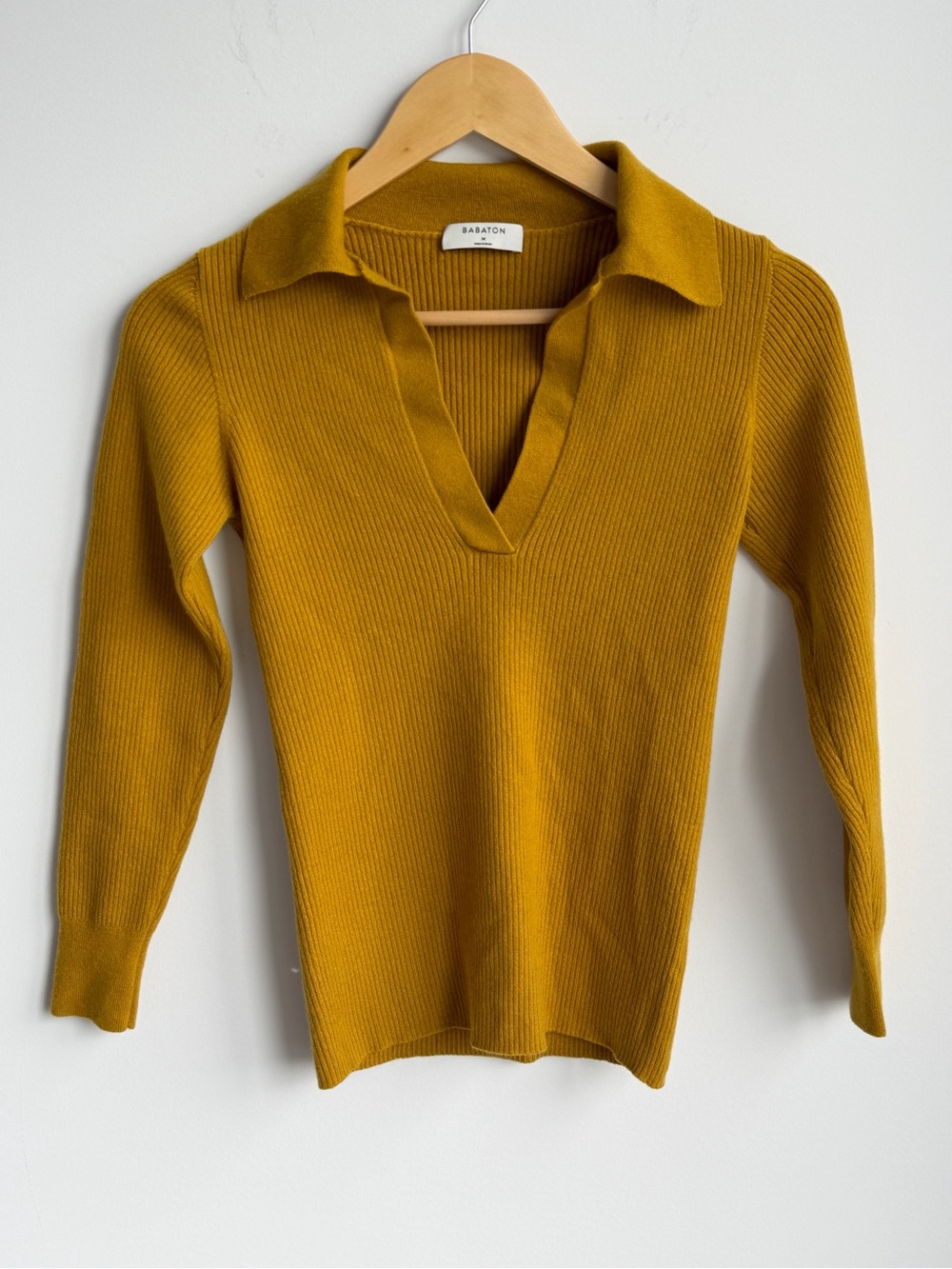 Aritzia Babaton McSweeney Merino Wool V-Neck Sweater M